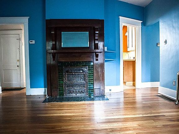 2630 Broadway Living Room
