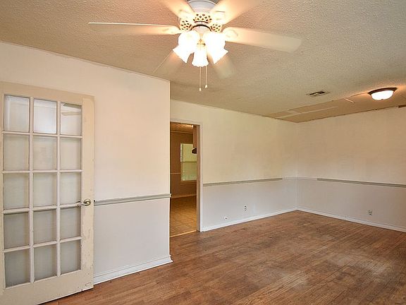 4th image of 1602 Bowie Dr
