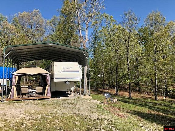 3rd image of 803 Pioneer Trail Dr