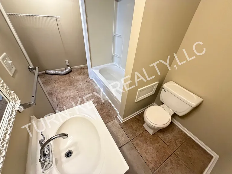 127 Avalon Ave — Photo 16