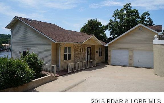 2nd image of 570 Woodland Pt