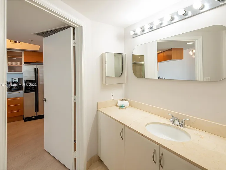 1750 N Bayshore Dr #2602 — Photo 20
