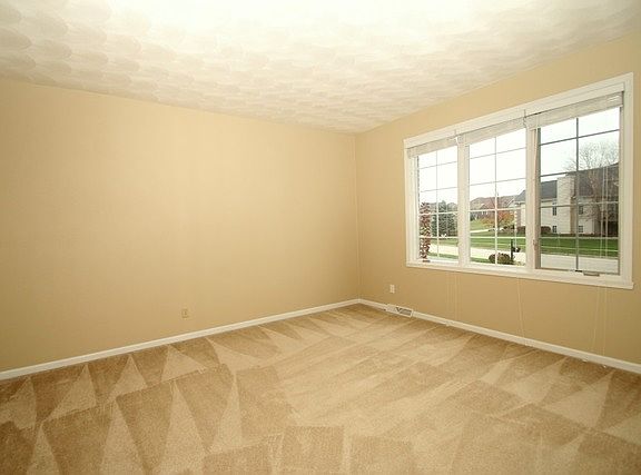 4th image of 262 Castle Wynd Dr