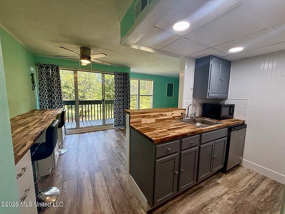 3rd image of 106 Lanai Vlg