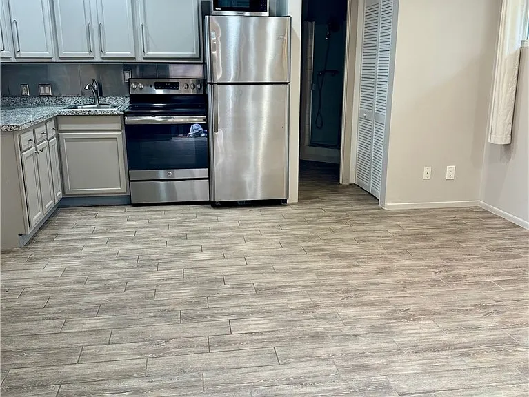 437 Cypress Dr #A — Photo 2