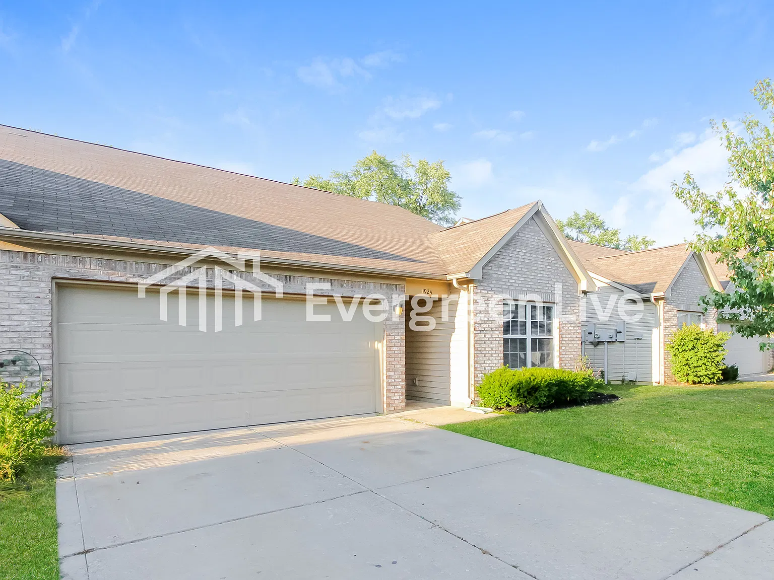 3 bed, 2.0 bath, 1315 sqft, $1,645 — Photo 2