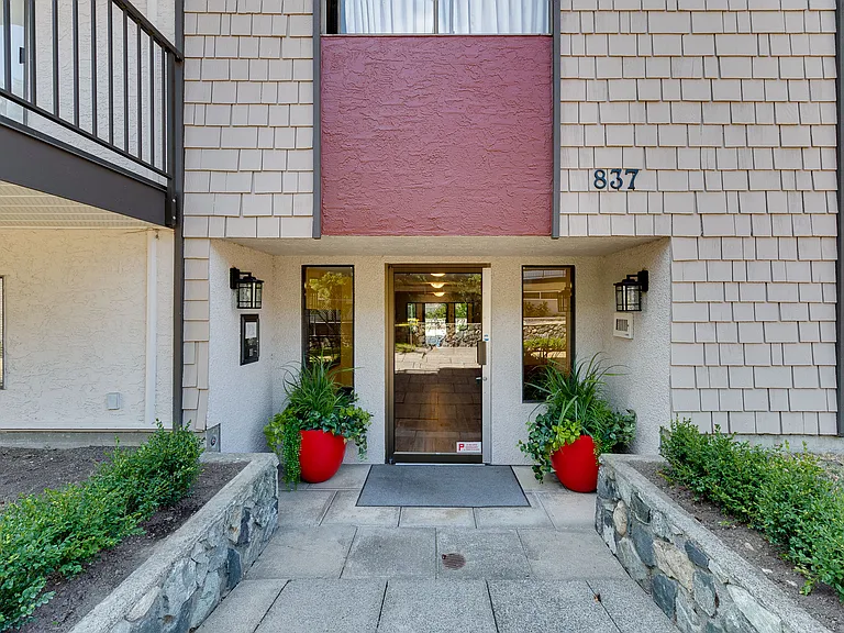 837 Ellery St — Photo 14