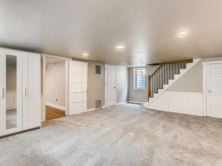 945 N Harrison St — Photo 17