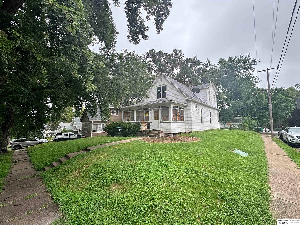 1st image of 4647 Izard St