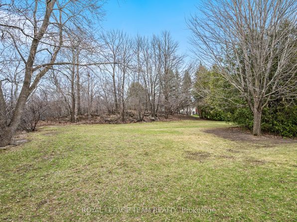 43 B Fable St, Ottawa, ON K2J 3K4