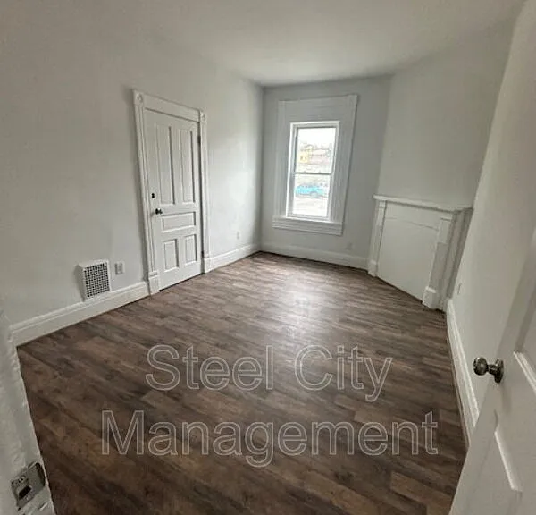 211 S 7th St #A — Photo 9