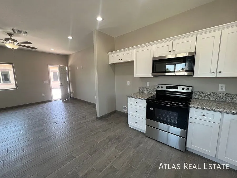 New Duplex - 3 bedroom 2 bathroom — Photo 4