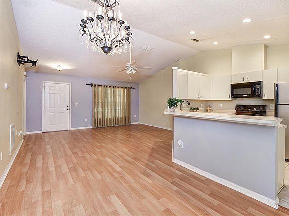 2nd image of 950 Laurel Oaks Ln