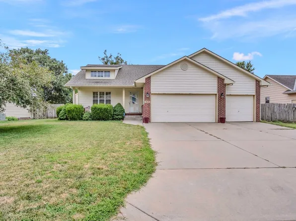 909 Country Ln, Newton, KS 67114