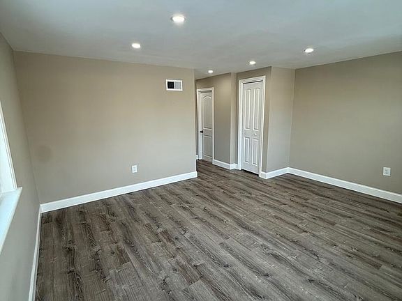 5th image of 8031 Bank St