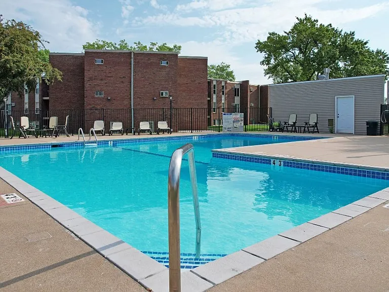 Rose Mall Apartments — Photo 38