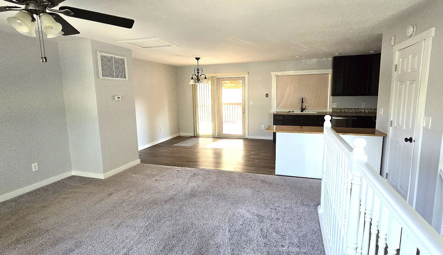 2 Bedroom 1.5 Bathroom 1 Car Garage For Rent — Photo 3