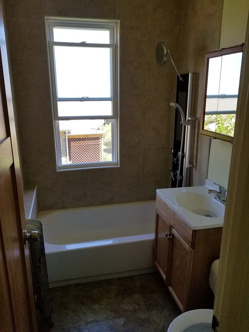 2 bed, 1100 sqft, $1,350 — Photo 2
