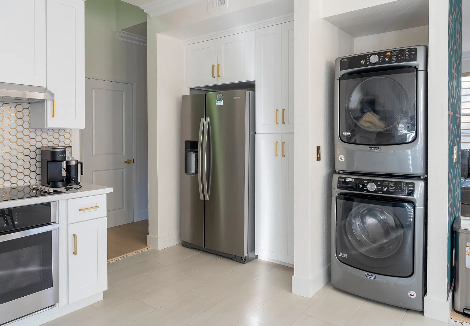 2 bed, 2.5 bath, 1275 sqft, $5,000 — Photo 4