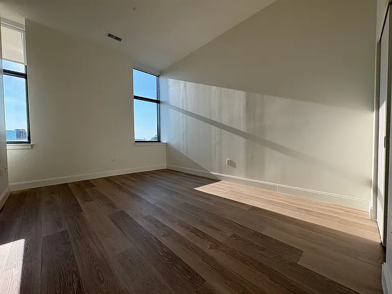 1077 Commonwealth Ave #500 — Photo 9