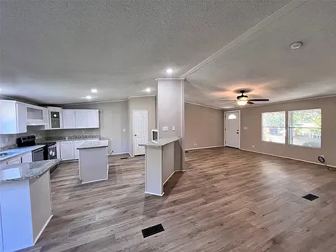612 Lewald Cir — Photo 4