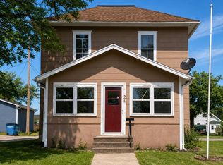 305 Park St, Reinbeck, IA 50669