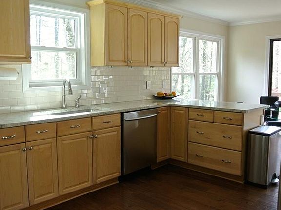4th image of 351 Cove Island Way NE