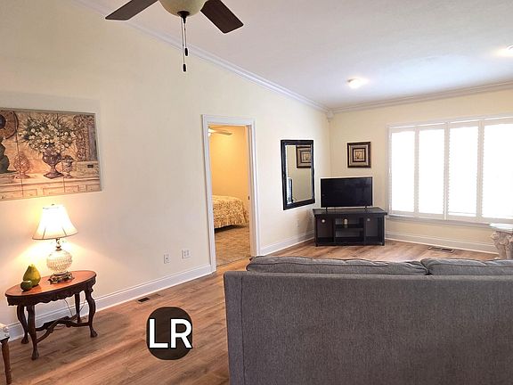 2nd image of 139 Linden Ln
