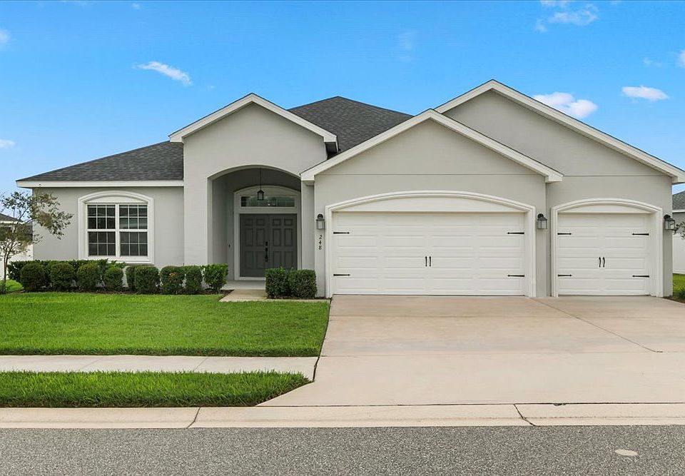 Attractive front, clean, neat, well landscaped