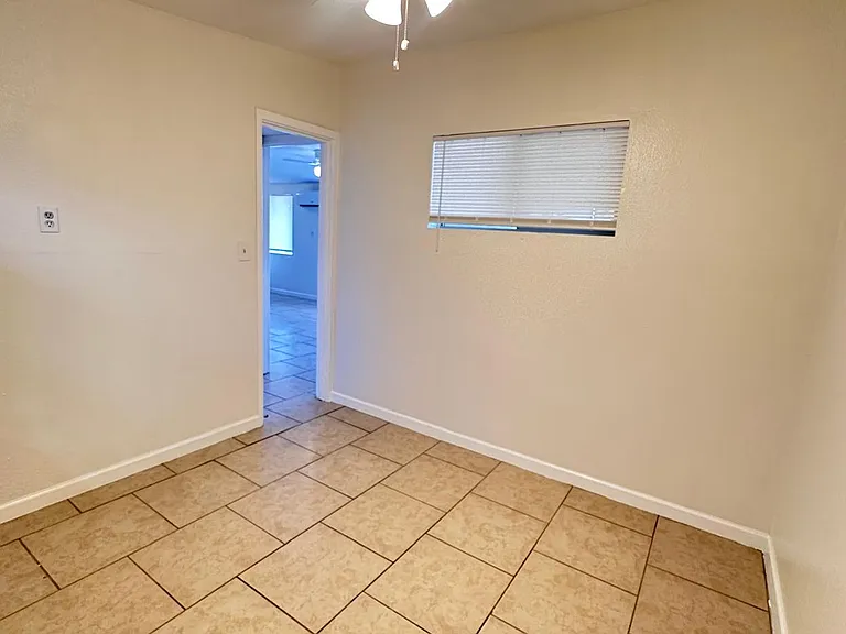 6633 N 67th Ave #9 — Photo 9
