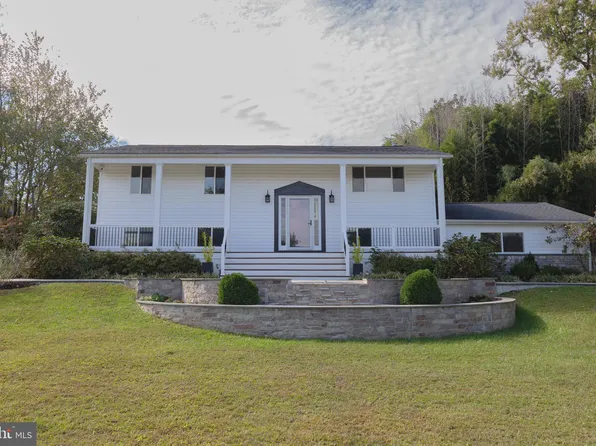 824 Constellation Dr, Great Falls, VA 22066