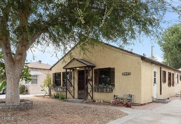 1st image of 1110 N Griffith Park Dr
