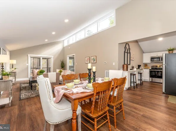 53 Monacan Trl, Hedgesville, WV 25427