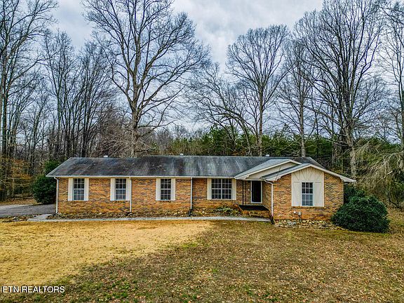 3rd image of 228 Maxwell Rd
