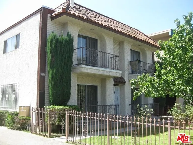 10836 Camarillo St #3 — Photo 1