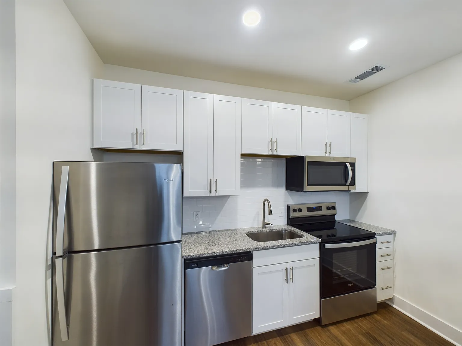 1 bed, 664 sqft, $1,729 — Photo 3