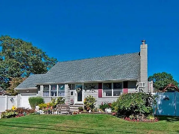 49 Brendan Ave, Massapequa Park, NY 11762