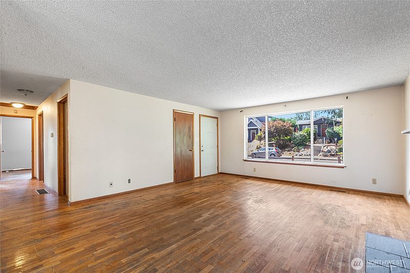 2nd image of 8400 32nd Avenue SW