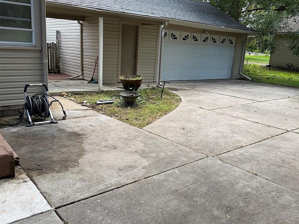 7311 Colony Dr, photo 2