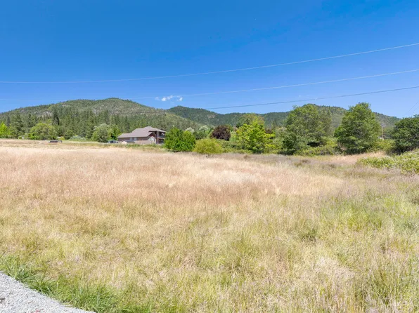 476 NW Scenic Dr, Grants Pass, OR 97526