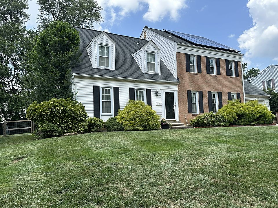 1st image of 1724 Yale Pl