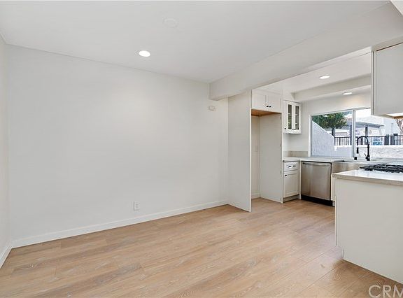 3rd image of 838 W 232nd St