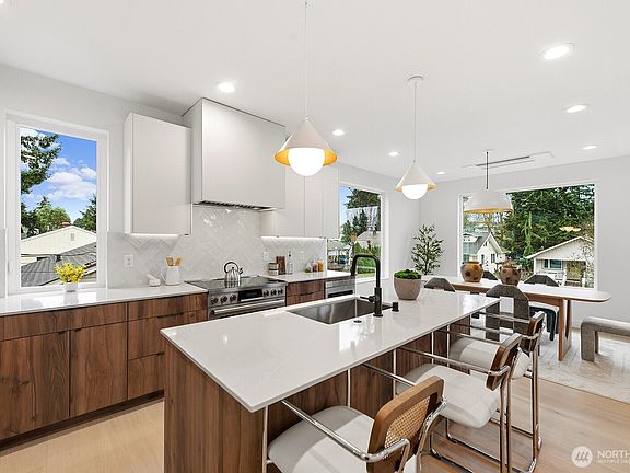 5th image of 3218 47th Avenue SW