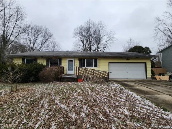 5201 Fawn Dr, Akron, OH 44319