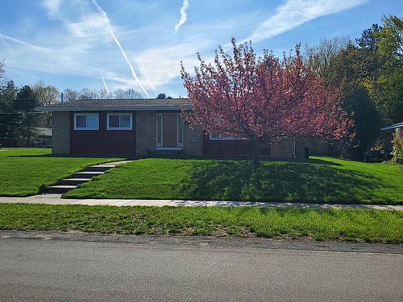 4th image of 2870 Leelanau Dr NE