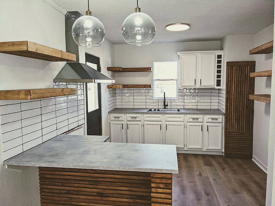 1st image of 2623 W Clarendon Dr