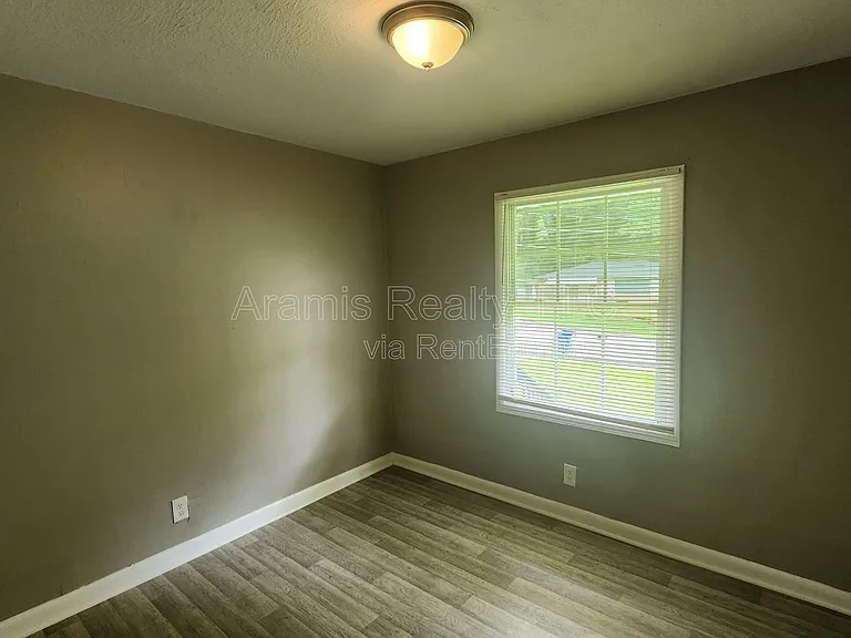 305 Banberry Dr SE — Photo 6