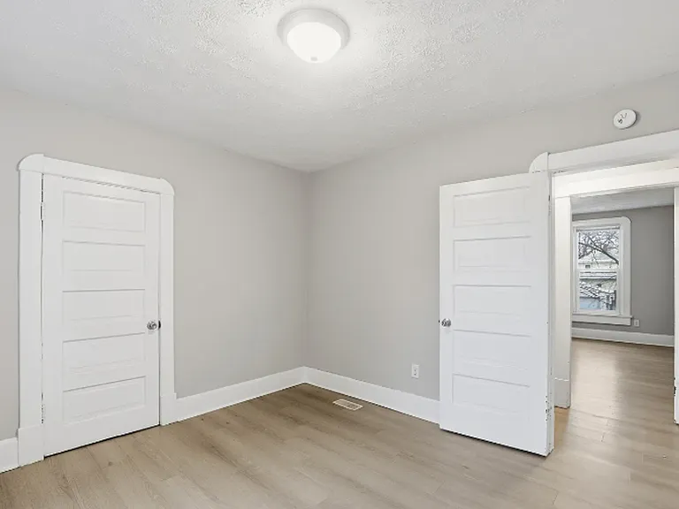 931 N Oakland Ave — Photo 15