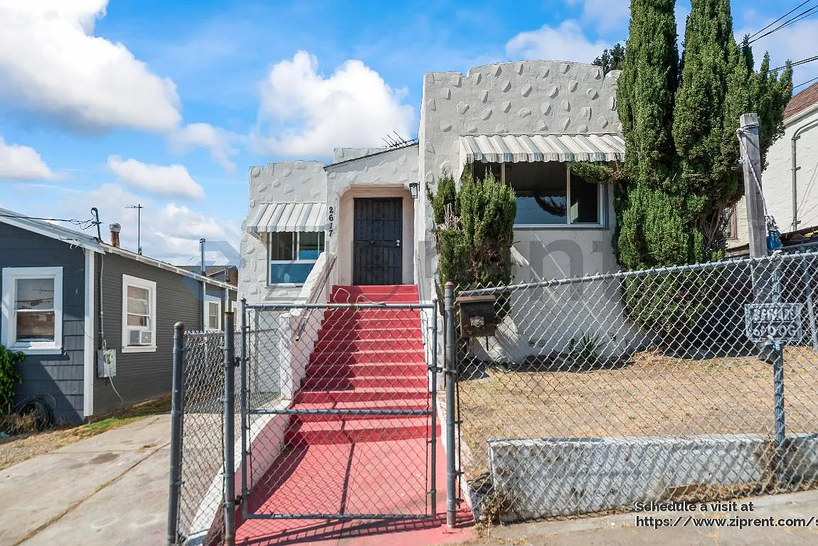 2617 78th Ave photo 1