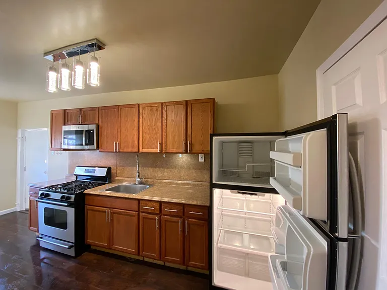 1520 W Champlost St #3F — Photo 2
